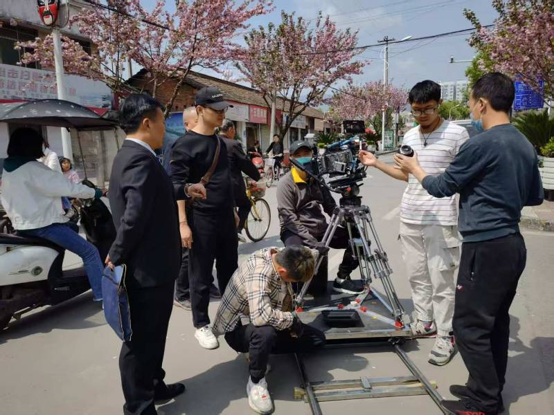 农业品牌振兴传播：县域视频拍摄公司的乡土叙事策略